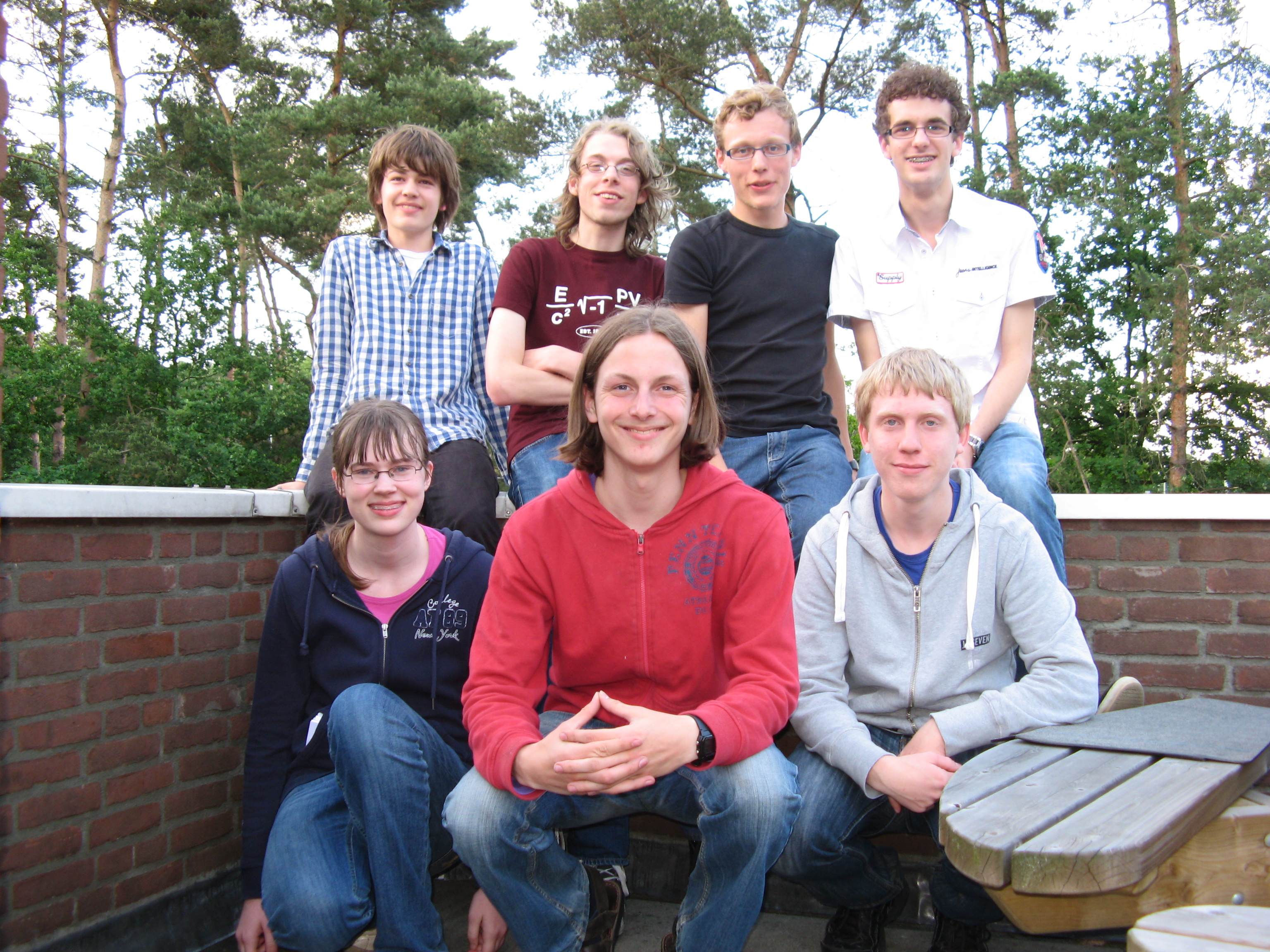Foto: achterste rij v.l.n.r.: Jeroen Winkel, Guus, Jetze, Jeroen Huijben; voorste rij v.l.n.r.: Michelle, Peter, Matthijs